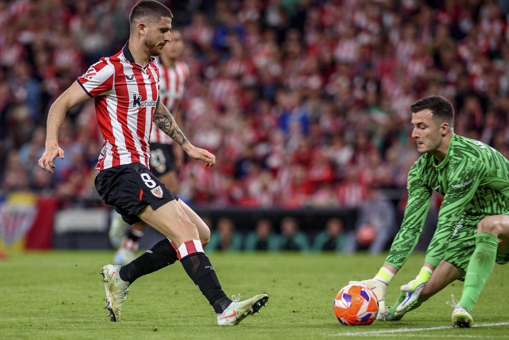 记者：孔蒂和那不勒斯的关系依然紧张，后者已经接触莫塔